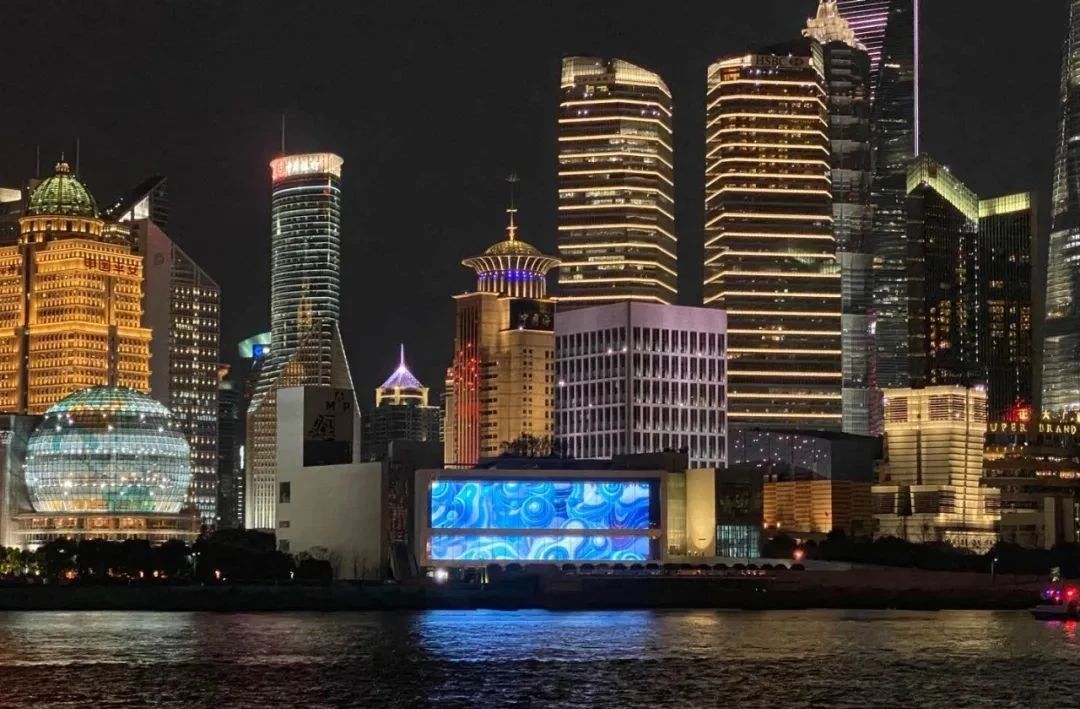 【聯(lián)建案例】巨幅戶外小間距造就“上海顯示之最”！